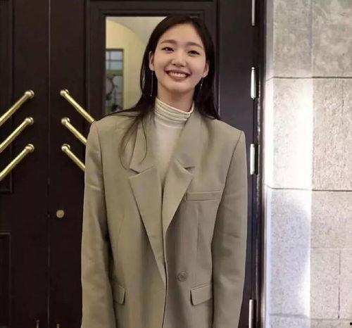 金高银生活照高清,展现清新自然魅力